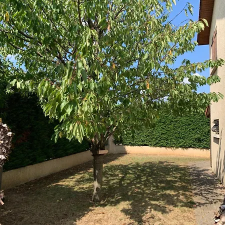 Calme Avec Parking Acces Rapide Eurexpo Le Chasseland